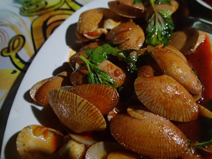 A fantastic clam dish at our second stop, Bang Por Seafood
