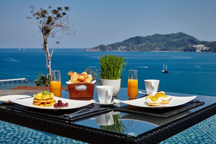 Amari Phuket OW Clubhouse breakfast set up Al Fresco (1)
